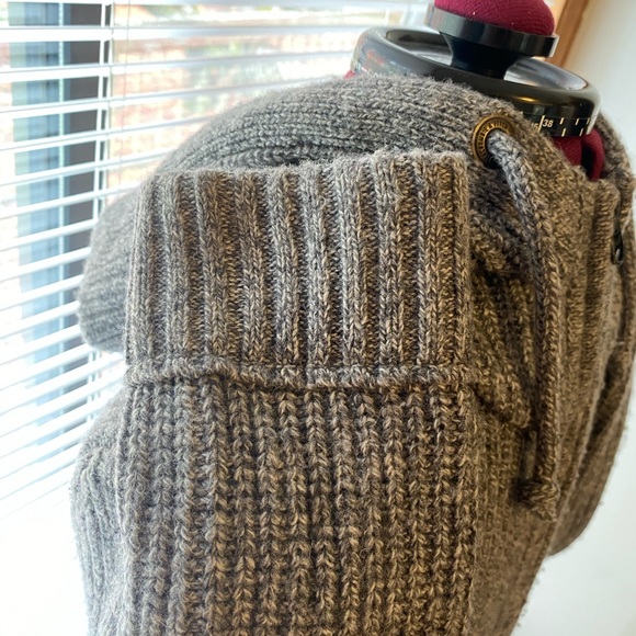 |SOLD| Abercrombie and Fitch Zip-up W/Hoodie - Picture 7 of 8